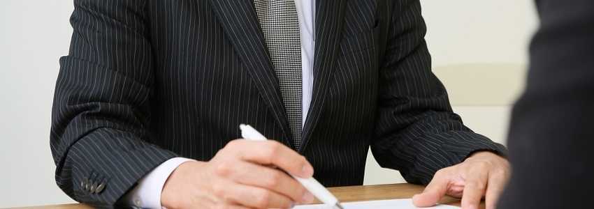 公正証書遺言とはどのようなものか?自筆証書遺言との比較と作成手続き